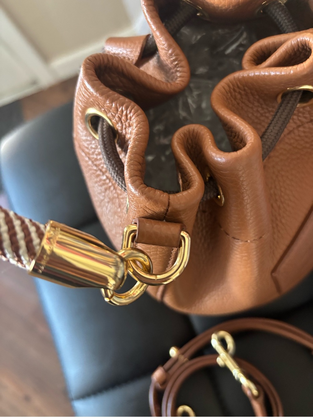 Marc Jacobs Brown Leather The Bucket Bag with Rope Top Handle - Picture 10 of 15